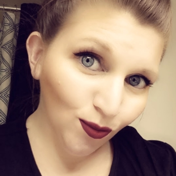 Meet your Posher, Danielle - Picture 1 of 1